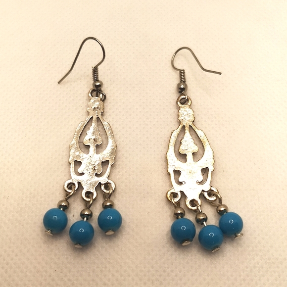 Silver tone faux turquoise earrings🔥 - Picture 2 of 4